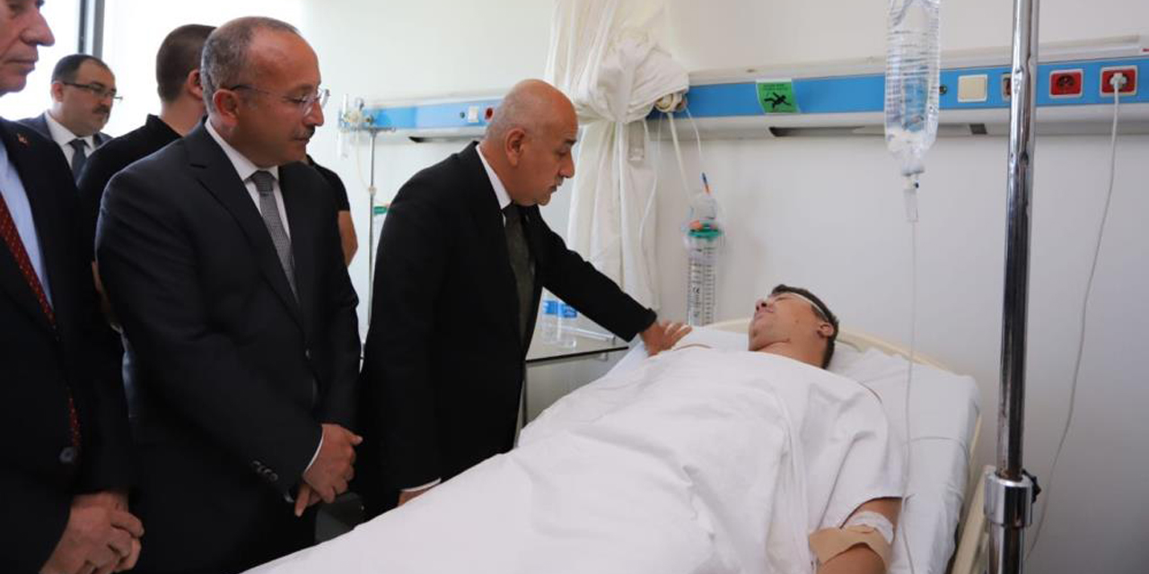 Bakan Kirişci helikopter kazasında yaralanan personeli ziyaret etti