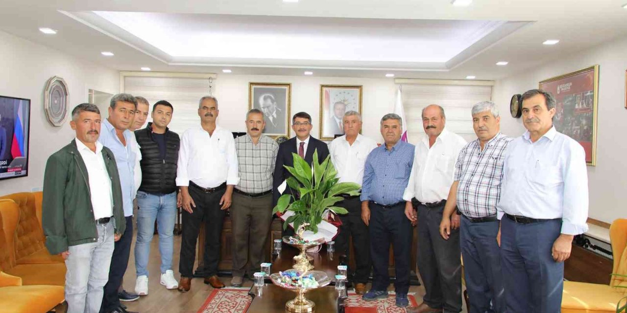 Muhtarlardan Başkan Çelik’e ova yolları teşekkürü