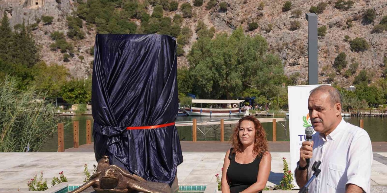 Kaptan June Anıt Heykeli açıldı