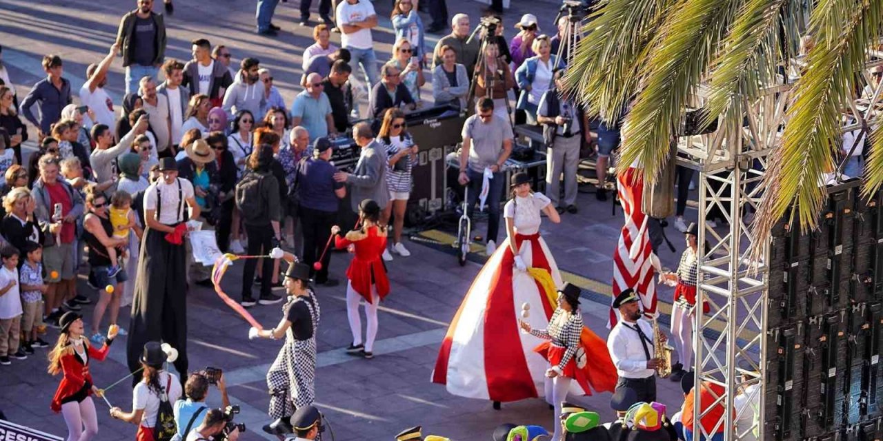 Çeşme Festivali coşkuyla başladı