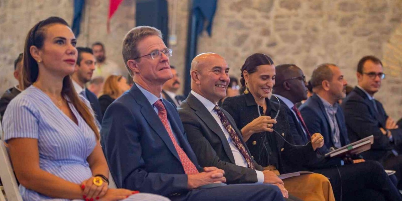 Türkiye’de deniz ticaret hacminin yüzde 16’sı İzmir’de