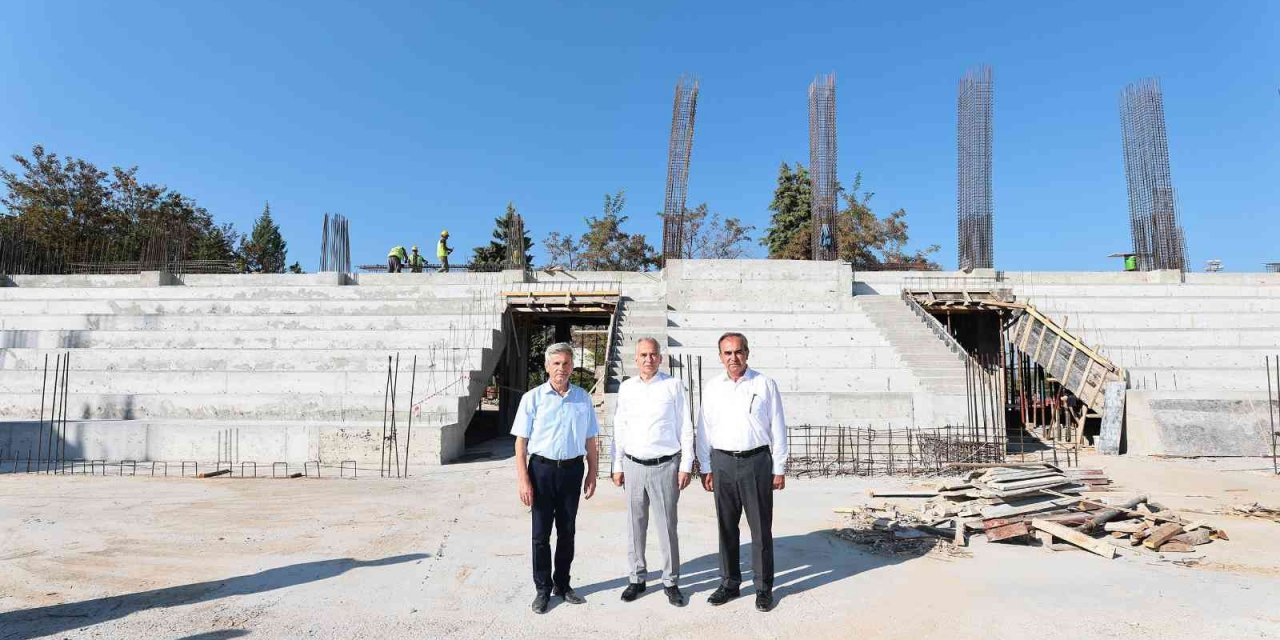 Başkan Zolan, Acıpayam Spor Salonu inşaatını inceledi