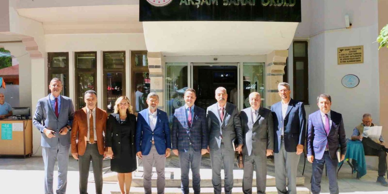 Muğla il Milli Eğitim Müdürü Çay eğitim sendikaları temsilcileri ile bir araya geldi