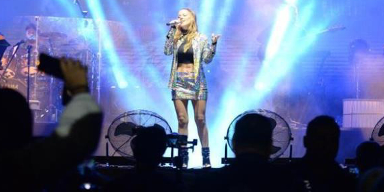 Germencik İncir Festivali’nin ilk gününde güzel sanatçı Uluğ sahne aldı