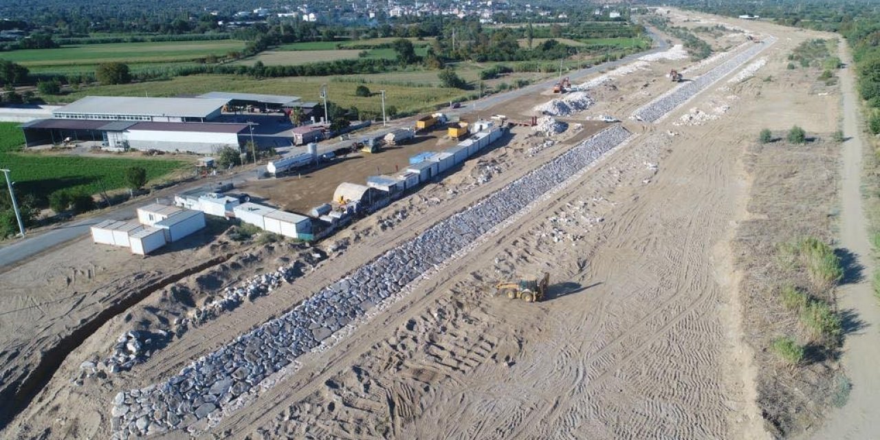 Mergen Çayı’nda ıslah çalışmaları sürüyor