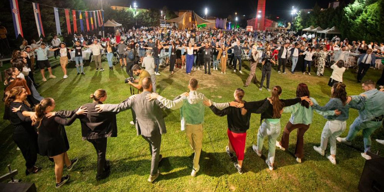İzmir’de Balkan Kültür Gecesi coşkusu