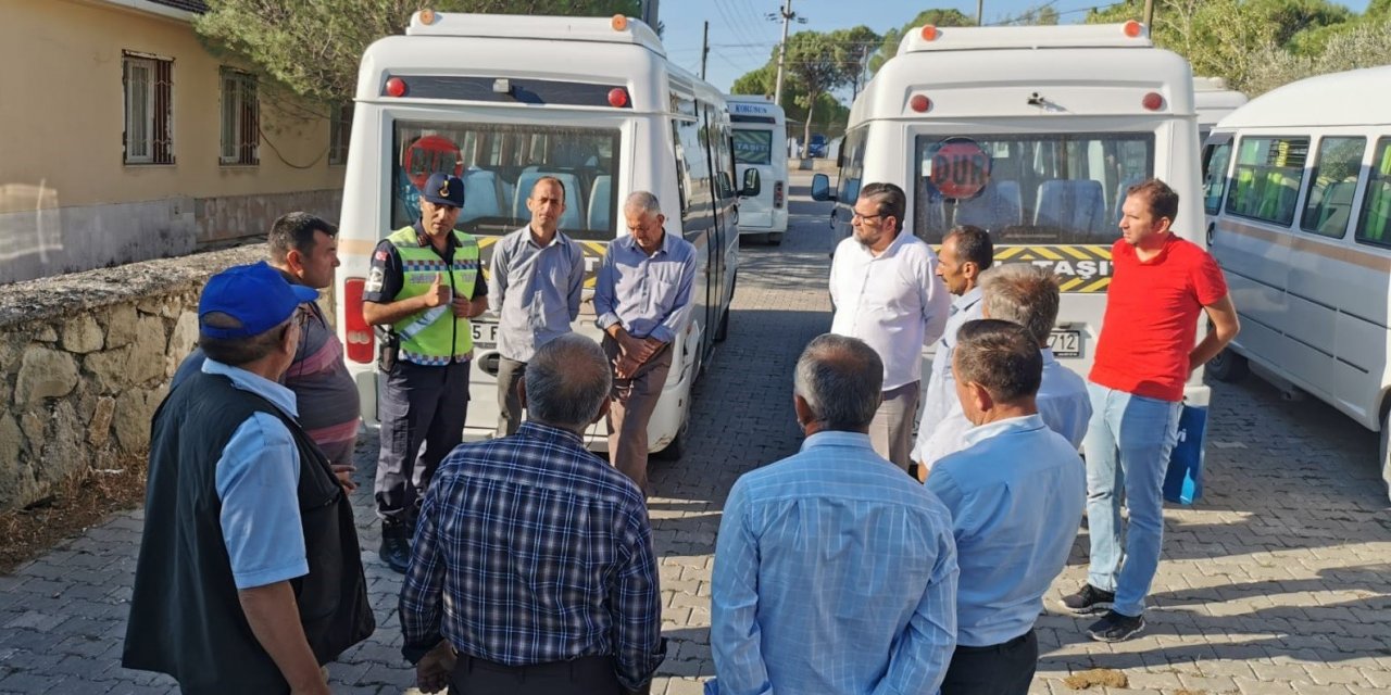 İzmir’de jandarmadan servis şoförleri ve rehber personele eğitim