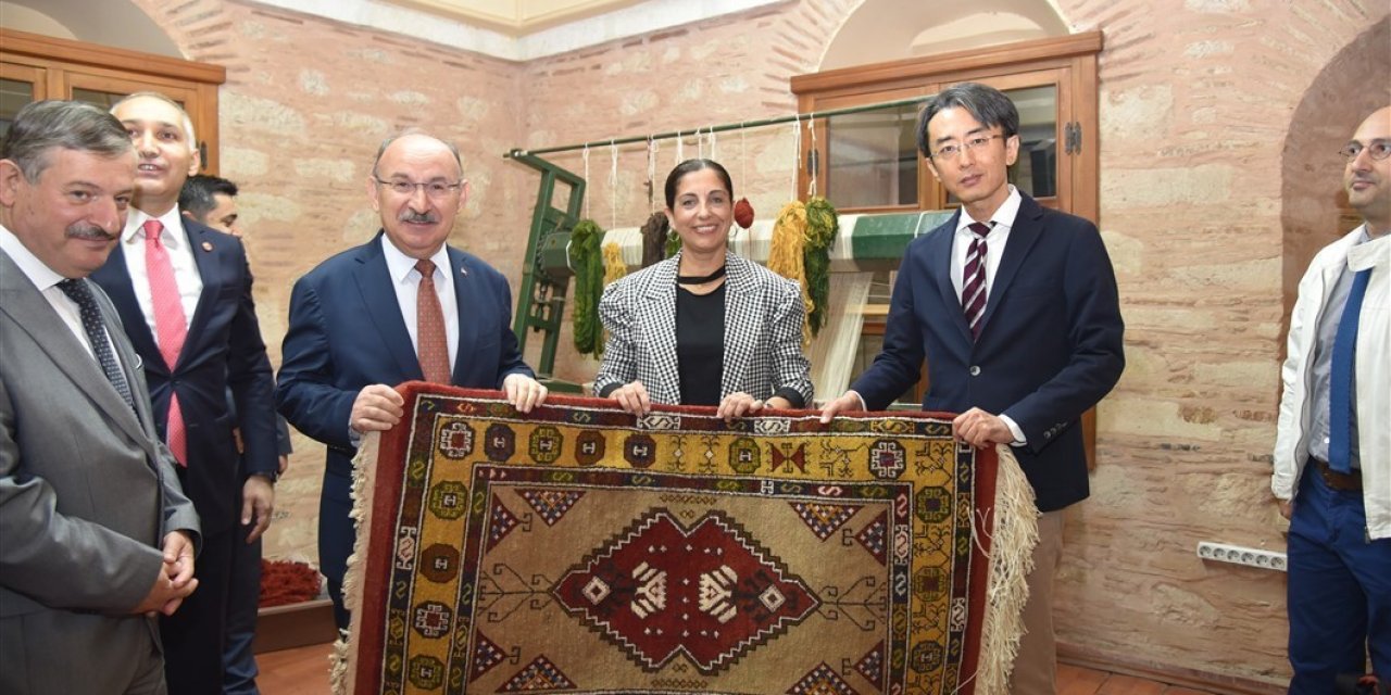 Vali Karadeniz, Manisa İlmek Kadın Kooperatifi açılışına katıldı