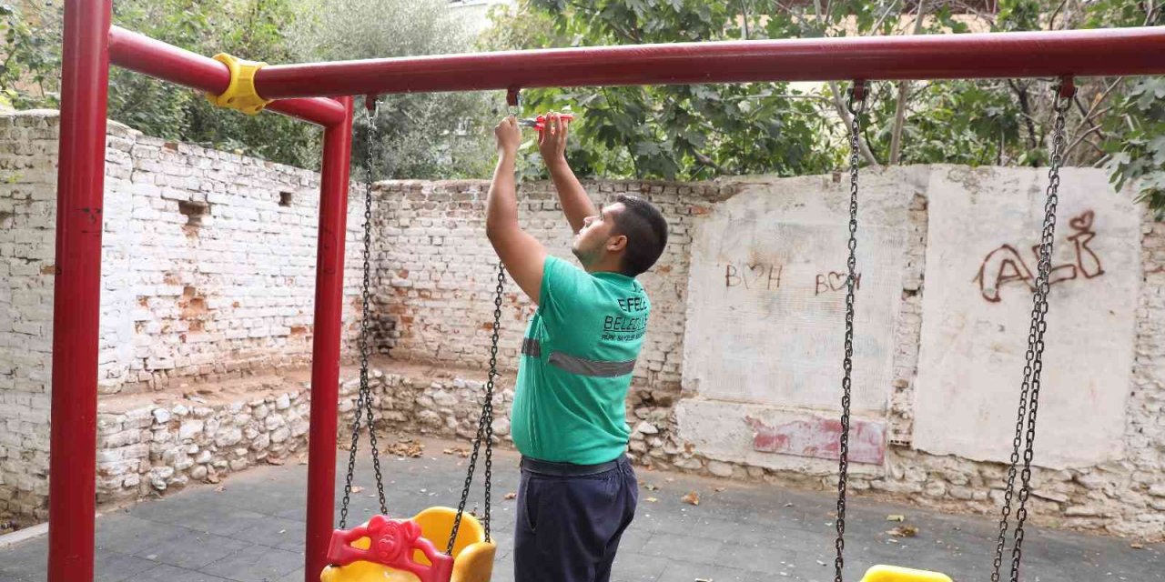 Efeler’in parkları yenileniyor