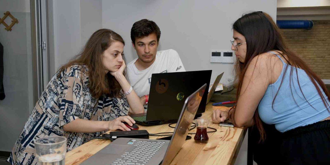 Seyakmer ve Kuşadası İstasyon öğrencilerin vazgeçilmez adresi haline geldi