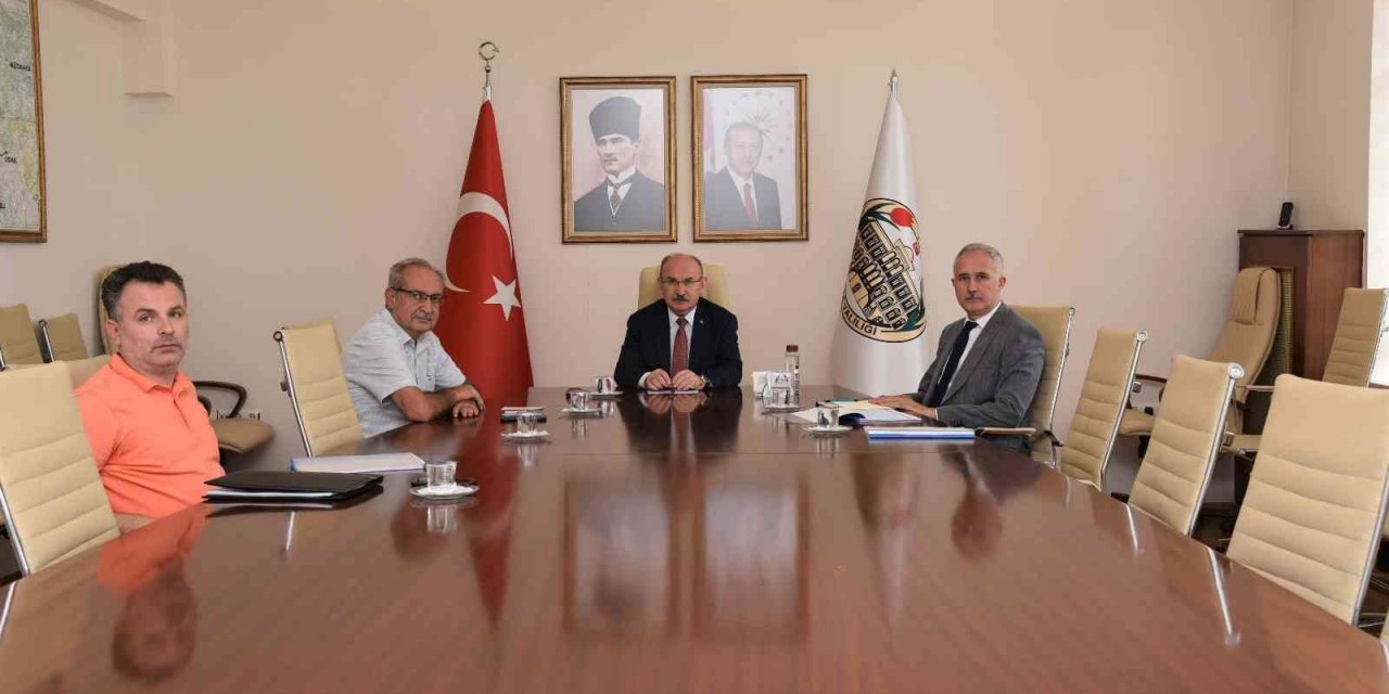 Eğitim yatırımları Vali Karadeniz başkanlığında değerlendirildi