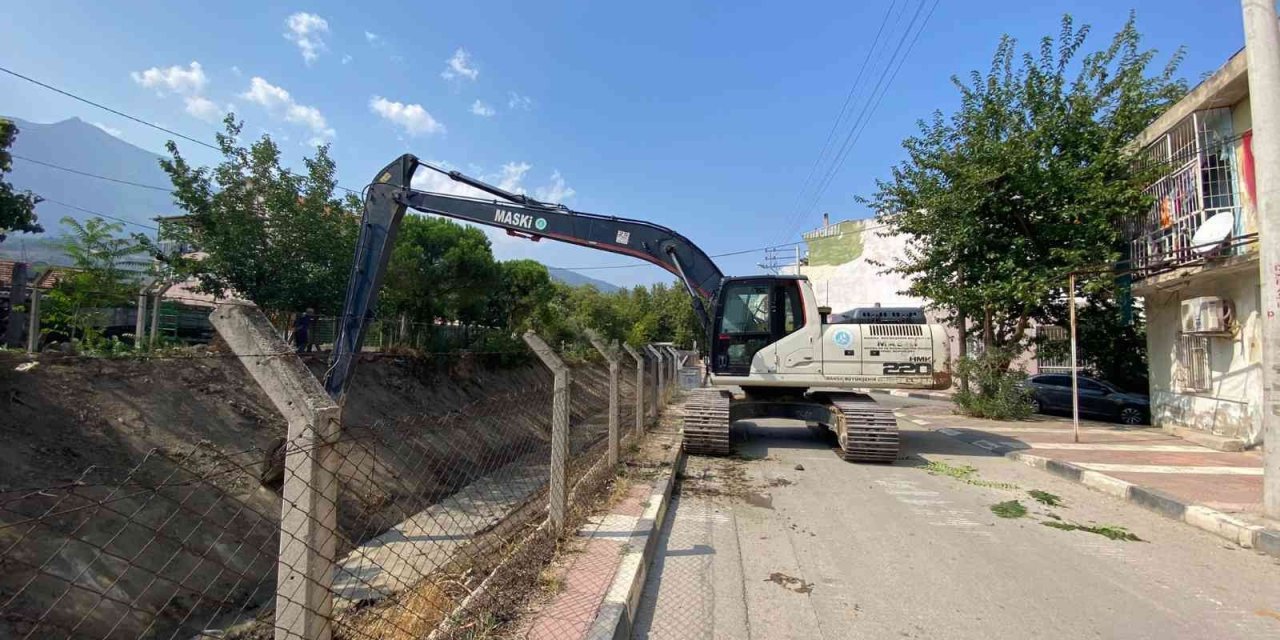 Manisa’da sulama kanalları temizlendi