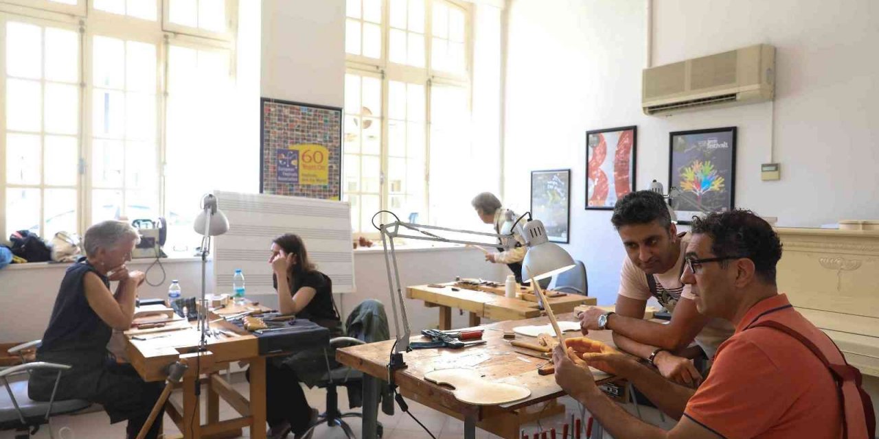 DEÜ, çalgı yapım ustalarını İzmir’de buluşturdu