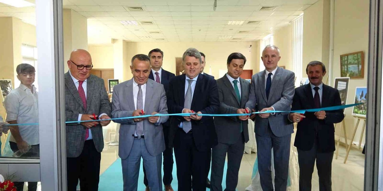 Manisa’da ‘Özgürlüğün Renkleri’ fotoğraf sergisi açıldı