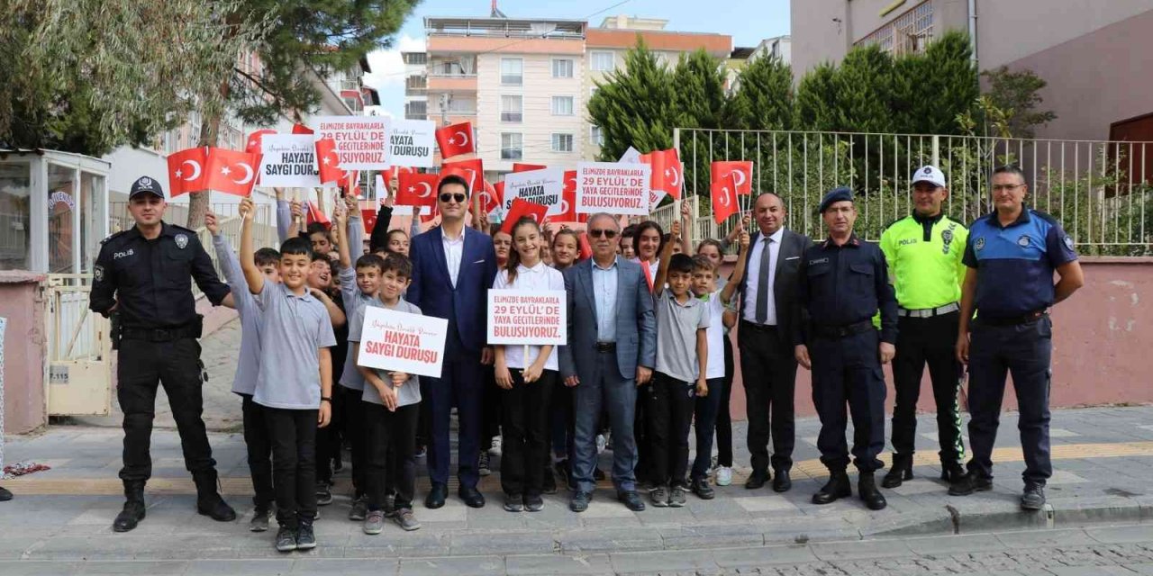 Gördes’te ’Yayalara Öncelik Duruşu’ etkinliği düzenlendi