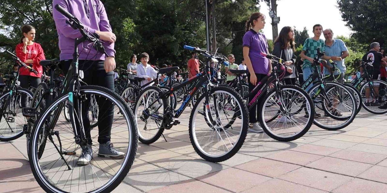 Ortaca’da 55 çocuğa bisiklet hediye edildi