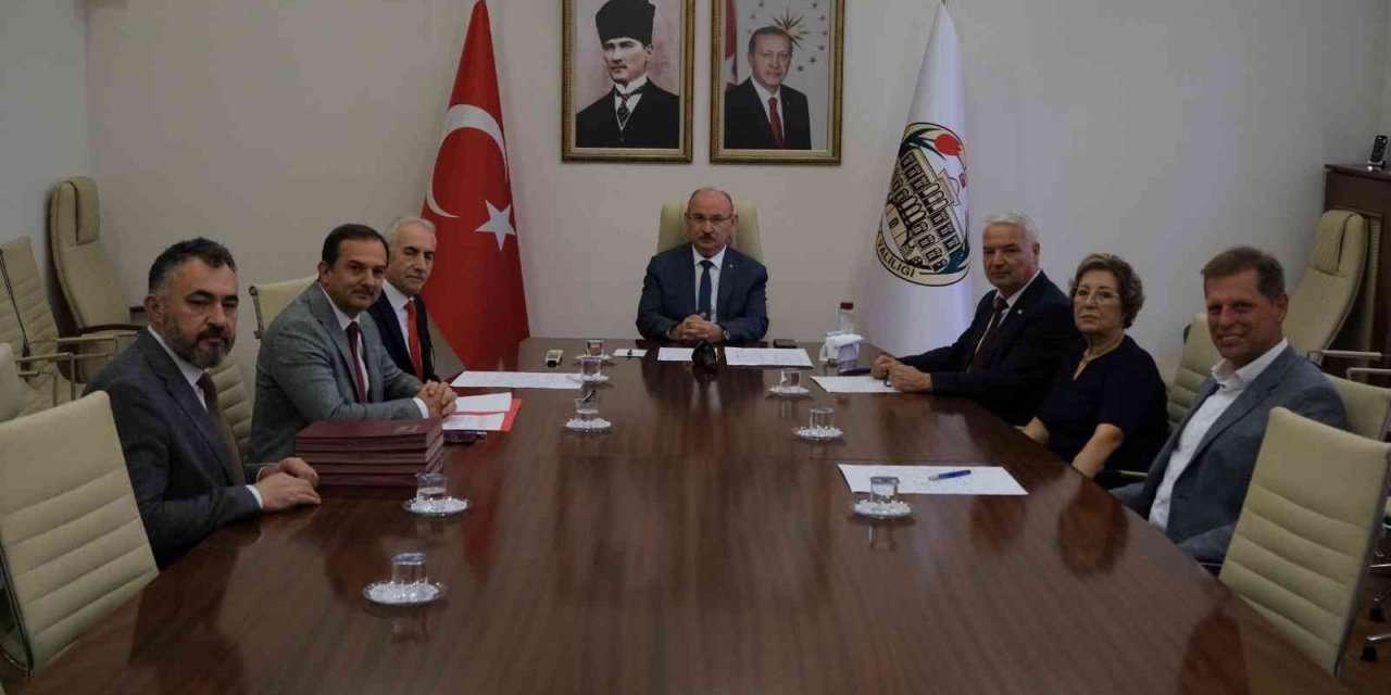 Manisalı hayırsever aile sağlığı merkezi için kolları sıvadı