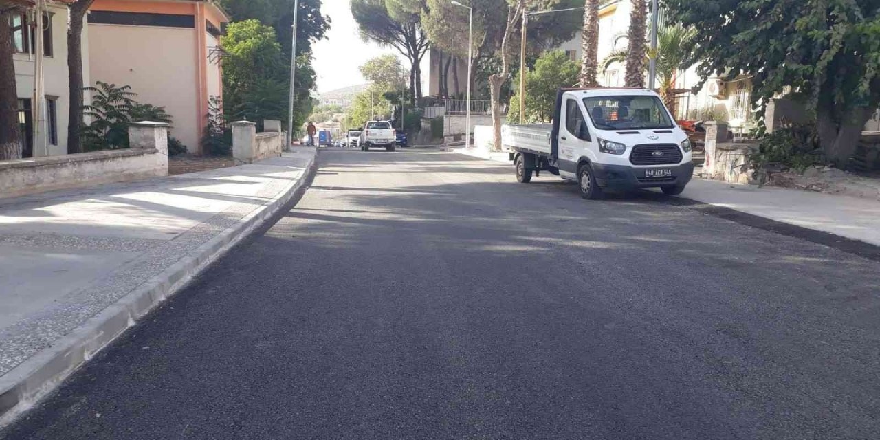 Yatağan Mehmet Özcan Caddesinde sıcak asfalt çalışması tamamlandı