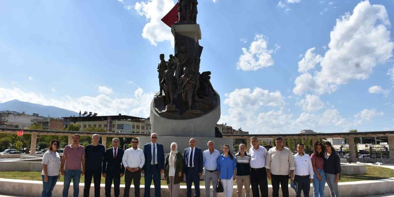 Salihli’ye kazandırılan yeni projeler, meclis üyelerine tanıtıldı
