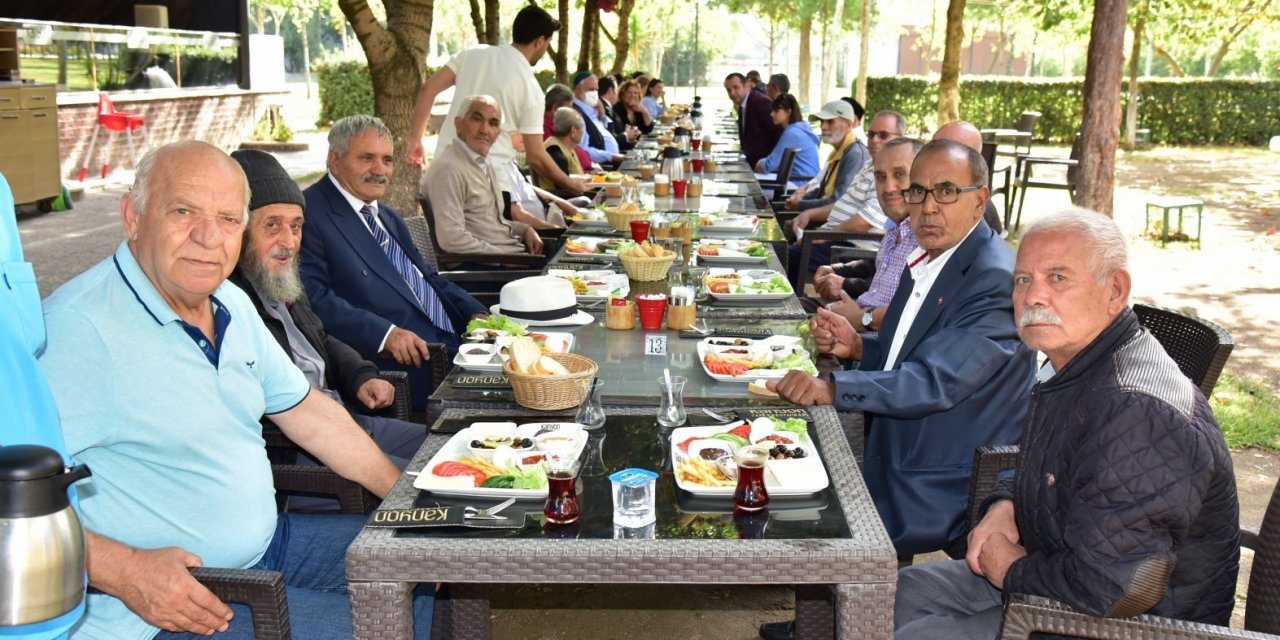 Manisa Büyükşehir Belediyesi iki jenerasyonu bir araya getirdi