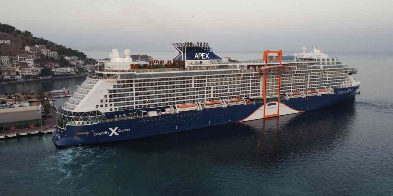 Celebrity Apex Kuşadası’nda