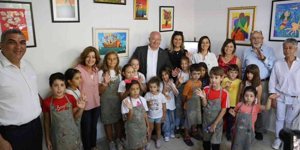 Çocuklar, dünyasını tuallere yansıttı