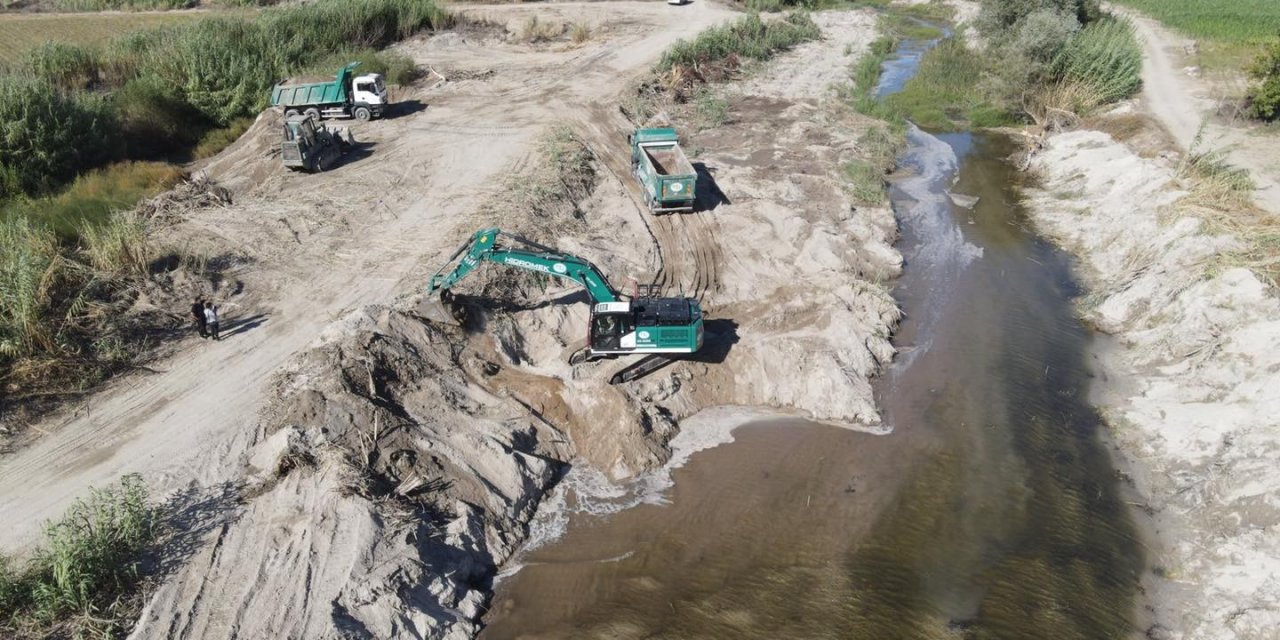 Karpuzlu’da yatak temizleme çalışmaları yapıldı
