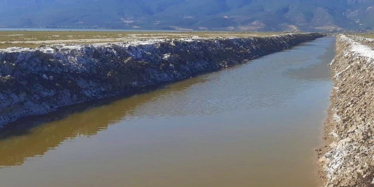 Büyük Menderes Deltası’nda izinsiz açıldığı iddia edilen kanalın kapatılmasını istediler