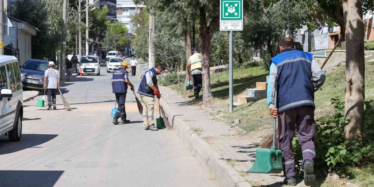 Buca sokaklarında dip bucak temizlik