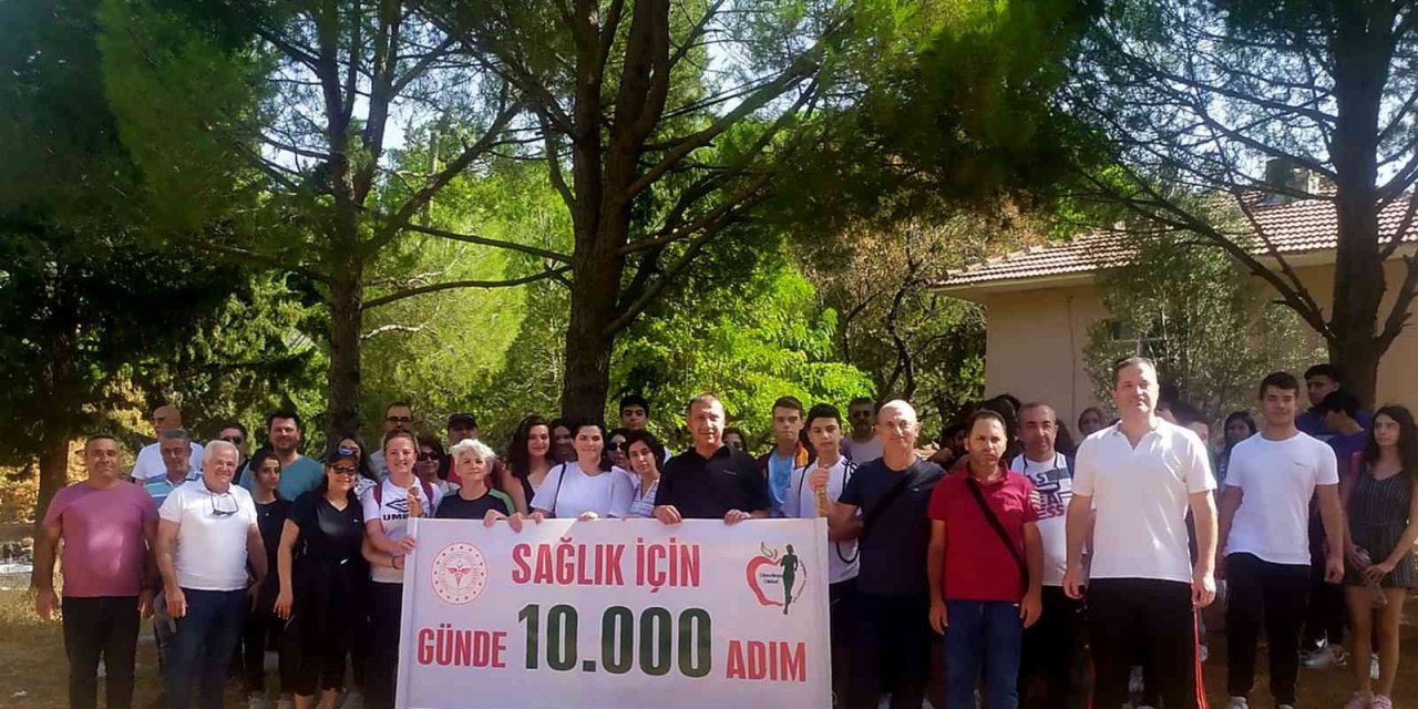 Söke’de yürüyüş gününde sağlık için yürüdüler