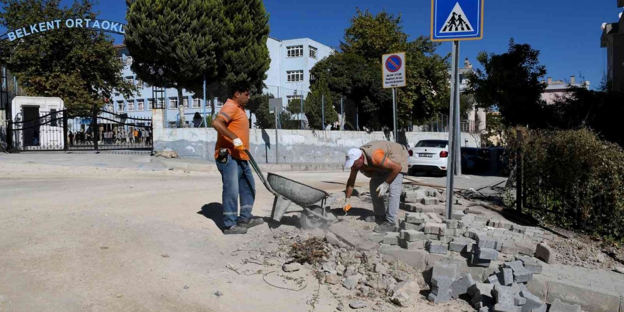 Kuşadası Belediyesi altyapı çalışmalarını sürdürüyor