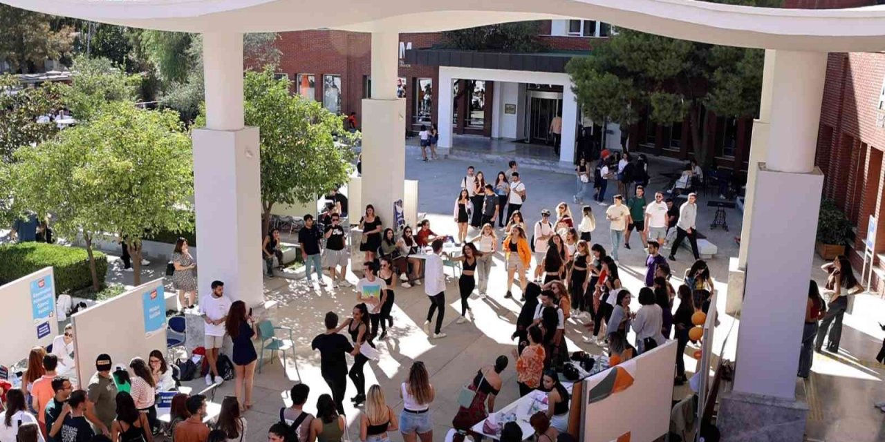 İEÜ’de ilk gün heyecanı