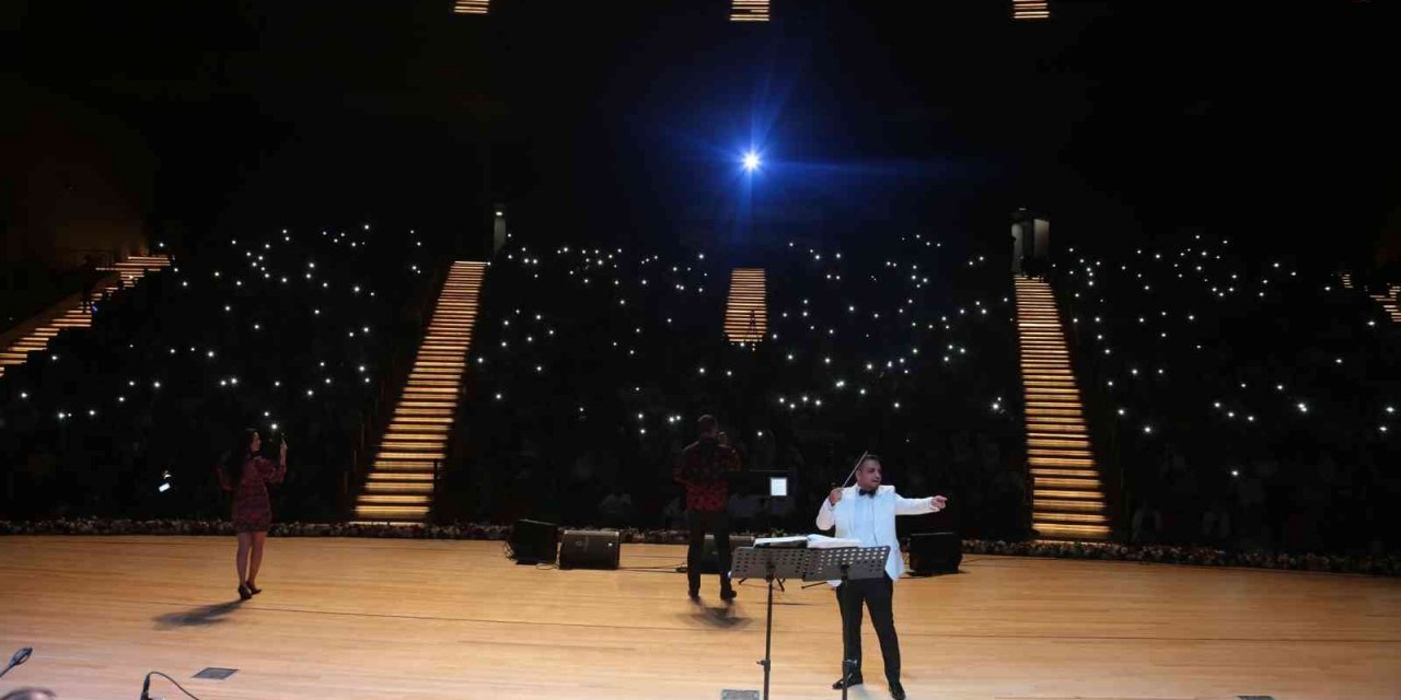 90’ların popüler şarkıları Denizli’de yankılandı