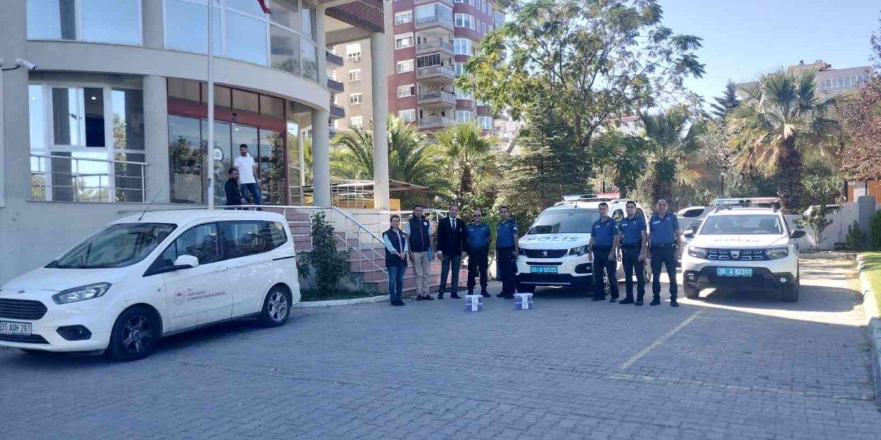 İzmir polisi sokak hayvanlarını unutmadı