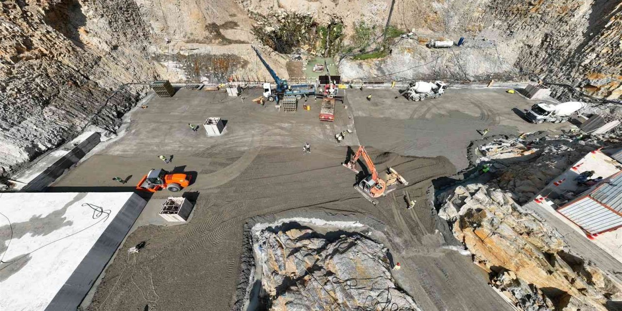 Sarıçay Barajı’nda gövde dolgusu imalatına başlandı