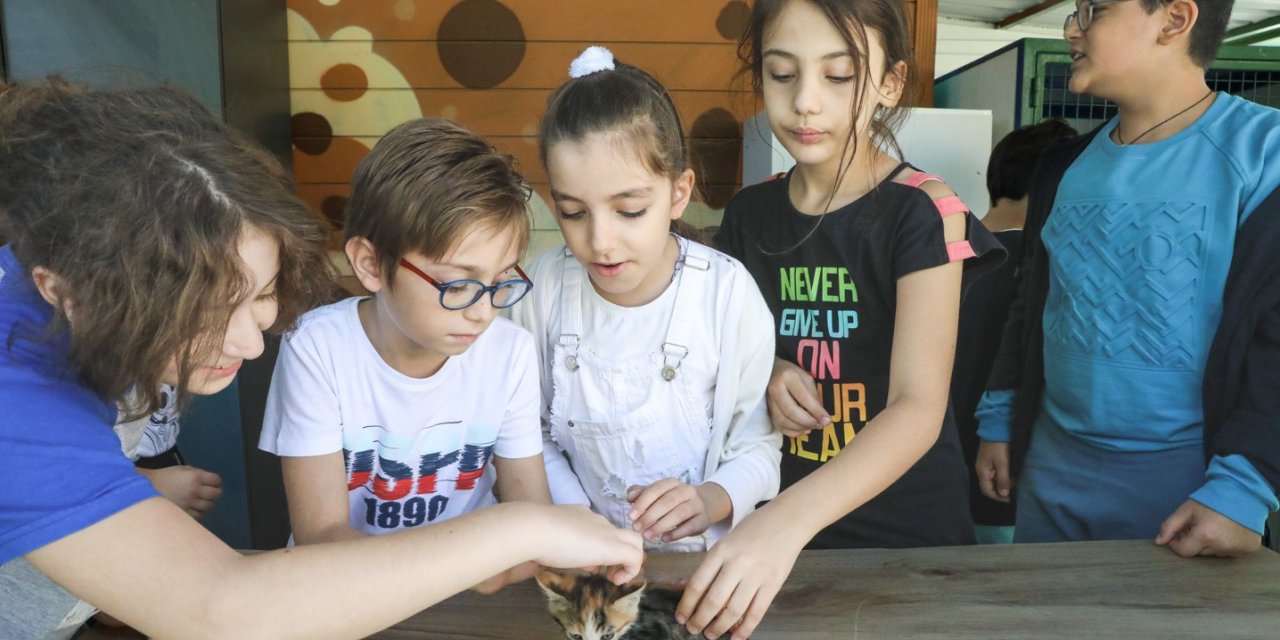 Bucalı miniklere hayvan sevgisi aşıladılar