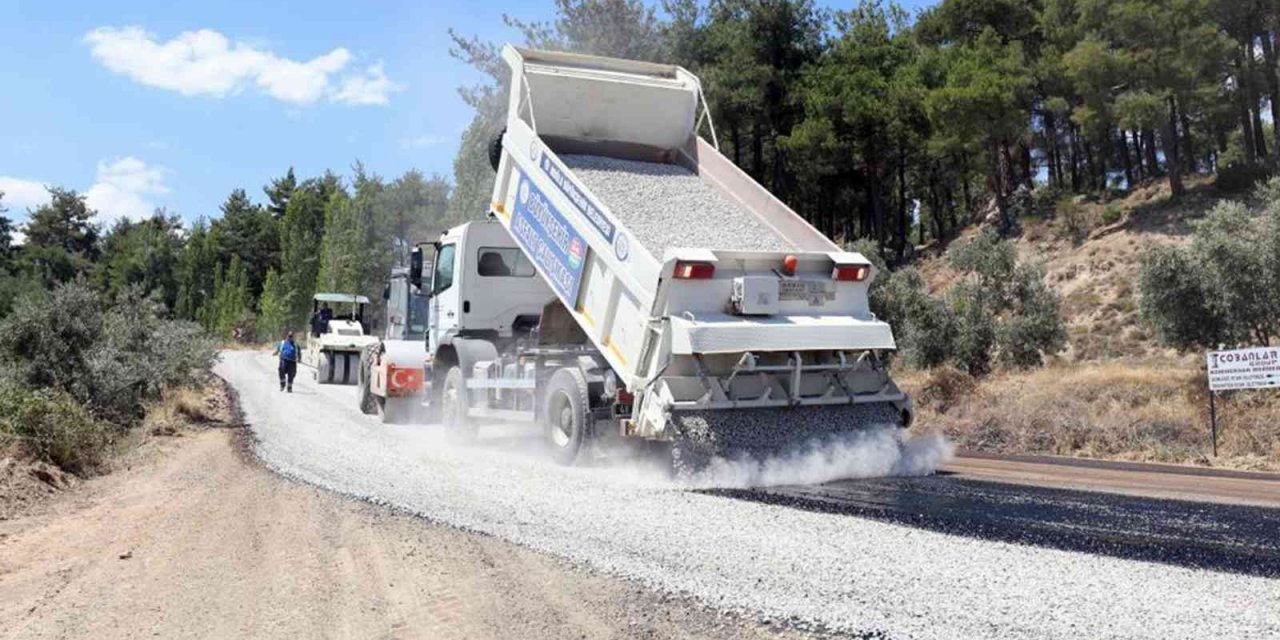 4 ilçede 24 mahallenin yolları yapıldı