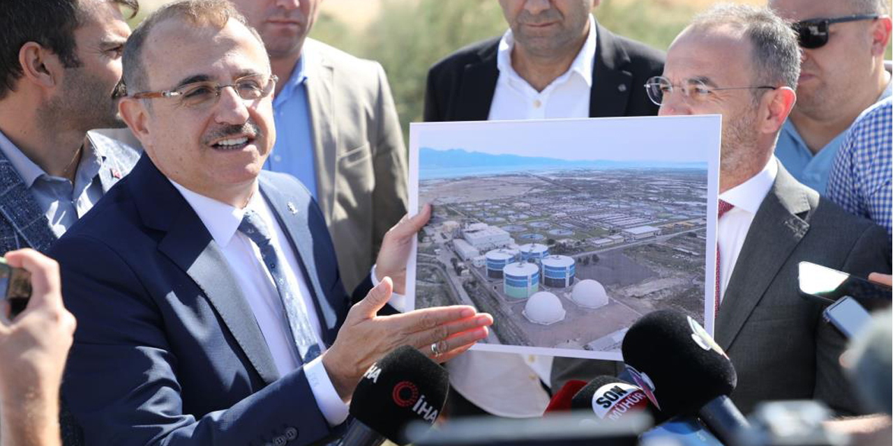 AK Partili Sürekli’nin basın açıklamasında arbede