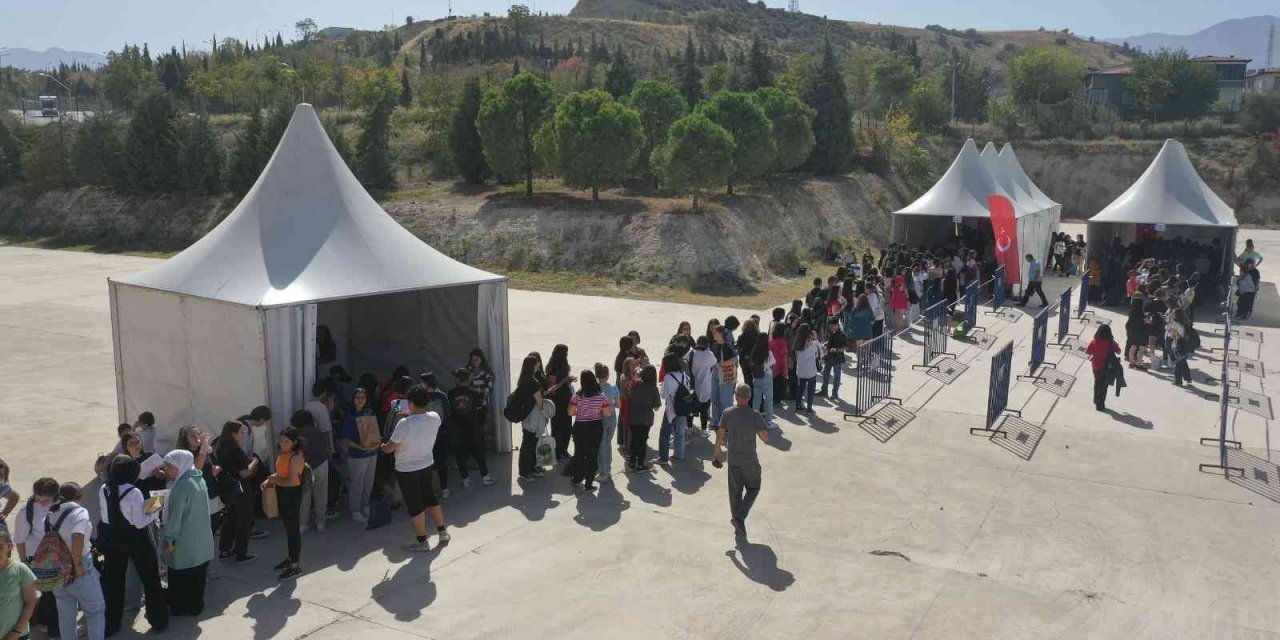 Türkiye’nin en ünlü yazarları Denizli’de buluştu