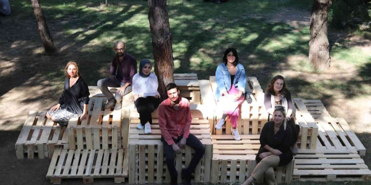 Dokuz Eylül öğrencileri kampüsleri için mobilya tasarladı