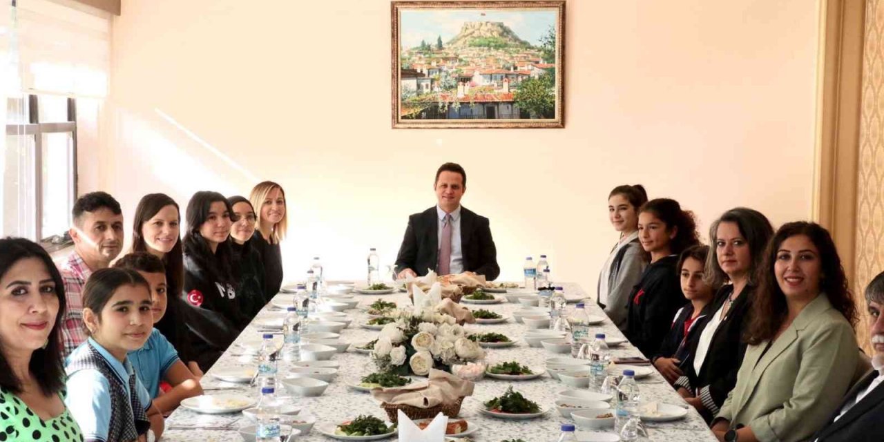 Muğla il Milli Eğitim Müdürü Çay, bilim yarışması finalisti öğrencileriyle bir araya geldi