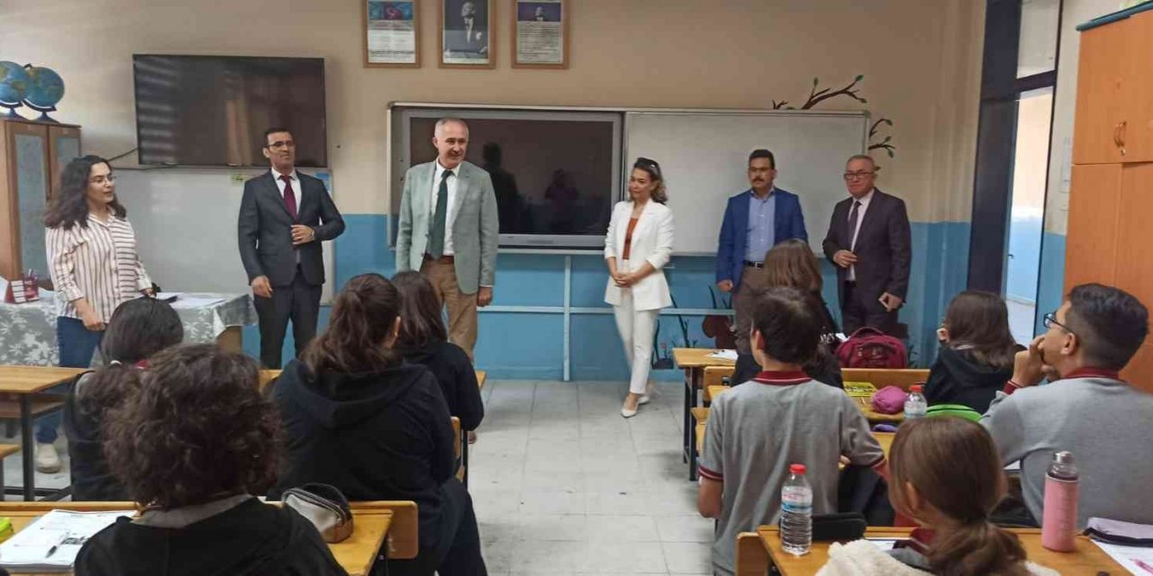 Milli Eğitim Müdürü Dikici Sarıgöl’de öğretmen ve öğrencilerle buluştu