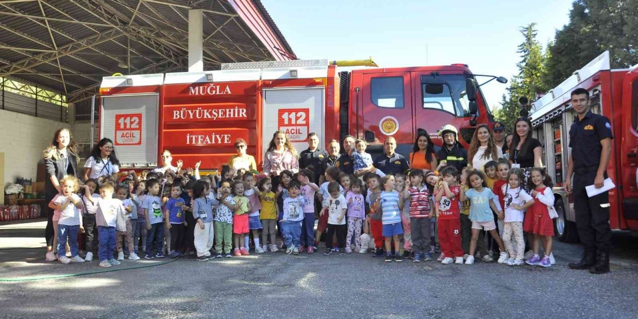 Minik öğrencilerden itfaiyeye ziyaret