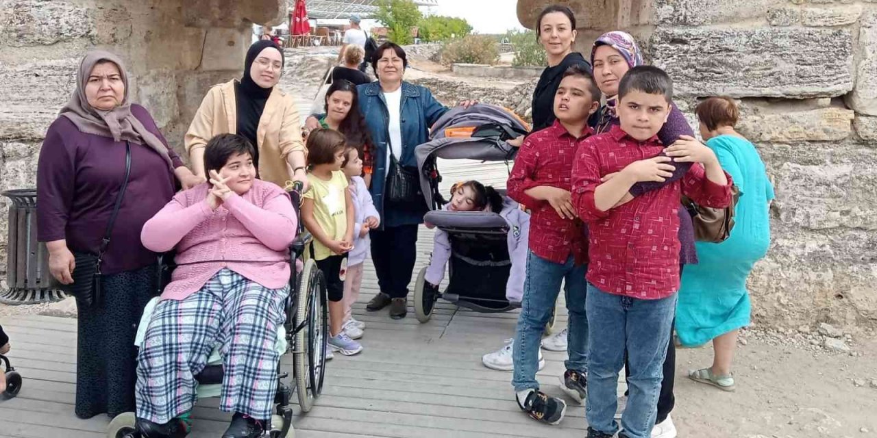 Özel bireyler tarihi mekanları gezdi