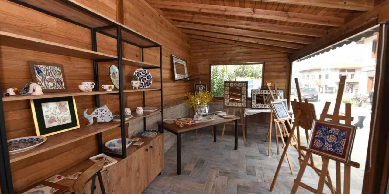 Kursiyerler eserlerini sergiledi