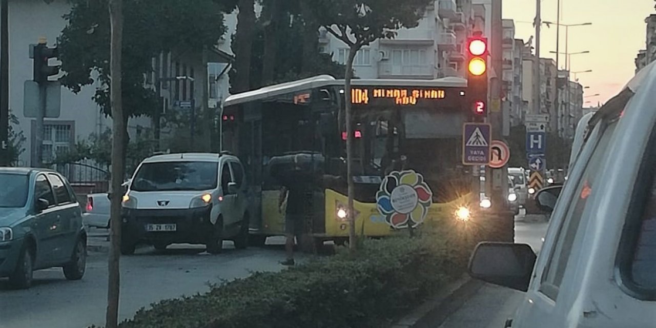 Hatalı parklar trafiği olumsuz etkiliyor