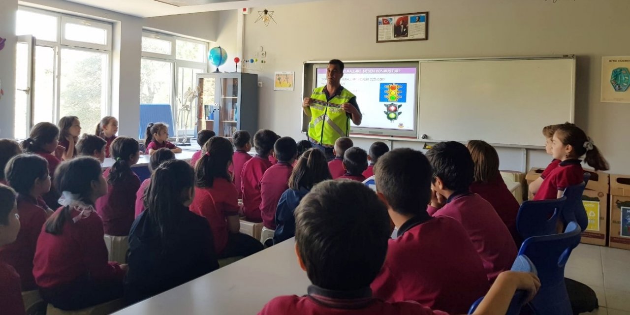 Nazillili öğrenciler trafik kurallarına karşı bilgilendirildi