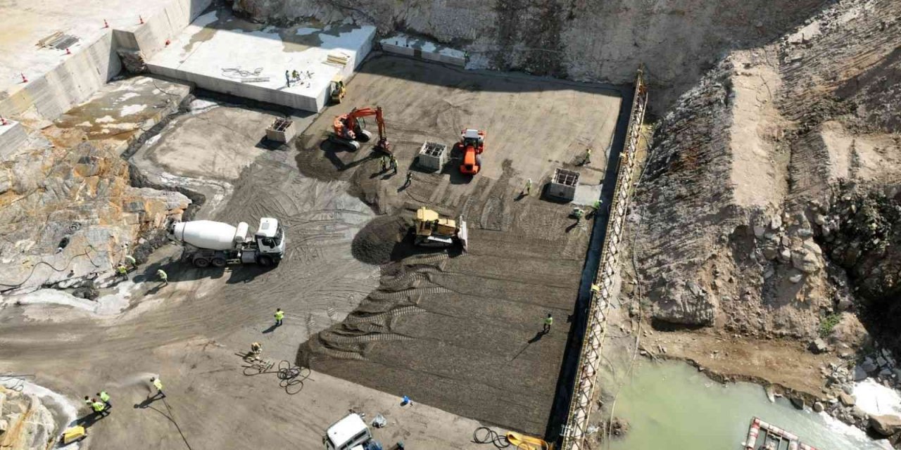 Sarıçay Barajı’nda sıyırma kazısı tamamlandı