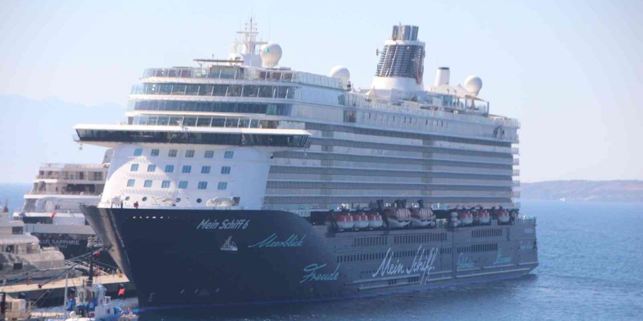 Dev gemi, Bodrum’a 2 bin 119 yolcu getirdi