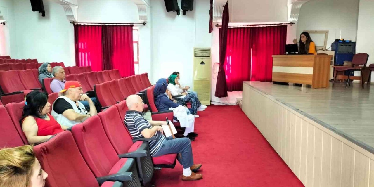 Köyceğiz’de sağlıklı yaşlanma semineri düzenlendi